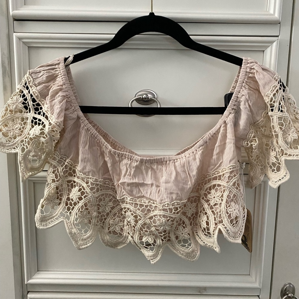 Cotton Candy -NWT Beige -Crop Top- On or Off The Shoulder- Lace-Size Large